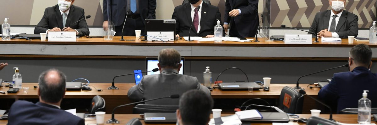 Comissão Parlamentar de Inquérito da Pandemia (CPIPANDEMIA) realiza oitiva do ex-ministro de Estado da Saúde.  A Comissão Parlamentar de Inquérito investiga ações do governo federal no enfrentamento da pandemia e aplicação de recursos da União transferidos para estados, Distrito Federal e municípios para essa finalidade. A reunião acontece no formato semipresencial por decisão do presidente do Senado Federal.  Mesa:
ex-ministro de Estado da Saúde, Luiz Henrique Mandetta;
presidente da CPIPANDEMIA, senador Omar Aziz (PSD-AM); 
vice-presidente da CPIPANDEMIA, senador Randolfe Rodrigues (Rede-AP);
relator da CPIPANDEMIA, senador Renan Calheiros (MDB-AL).  Foto: Jefferson Rudy/Agência Senado