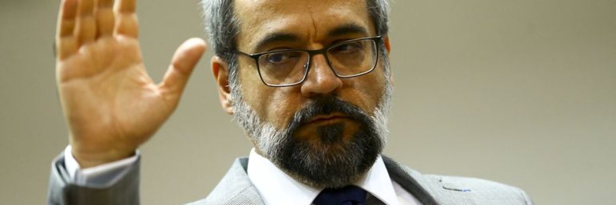 O ministro da Educação, Abraham Weintraub, participa do primeiro culto de Santa Ceia de 2020 da Frente Parlamentar Evangélica do Congresso Nacional.