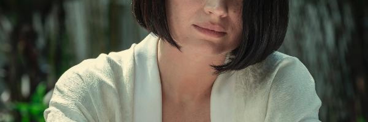 adele-eve-hewson-em-por-tras-de-seus-olhos-minisserie-da-netflix-1614281357794_v2_600x600